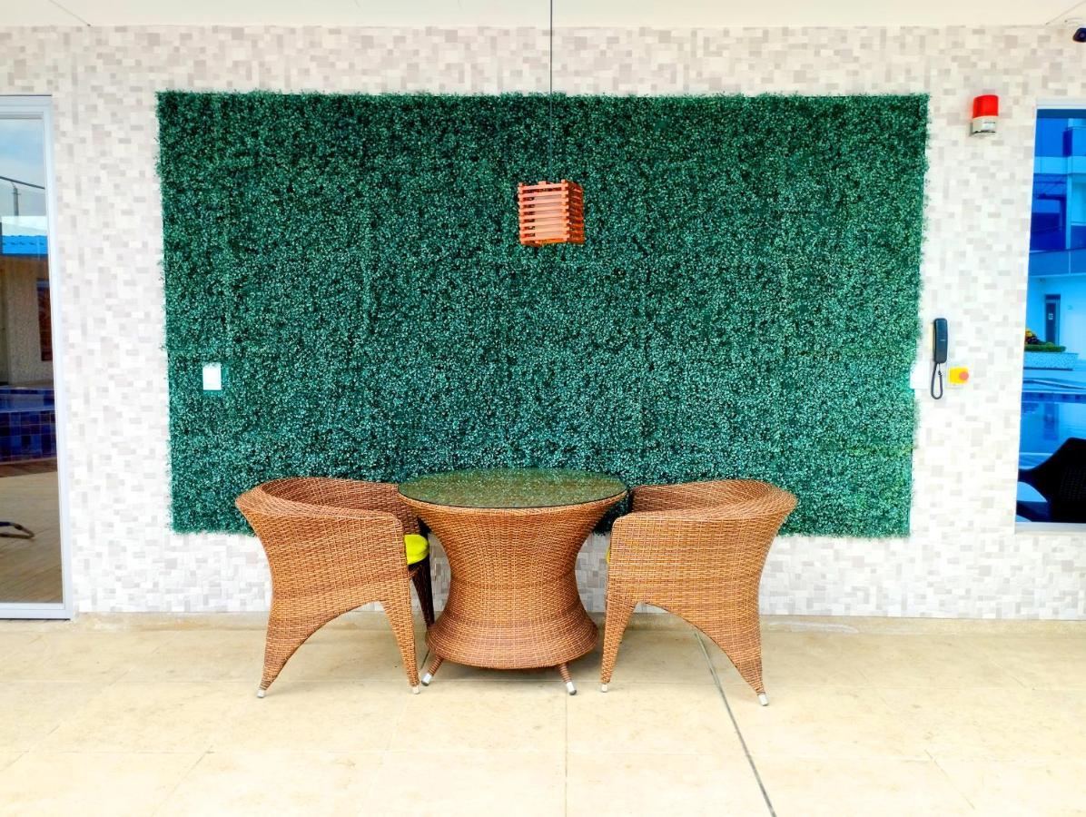 Hotel Royal Elim International Cali Kültér fotó Artificial green wall