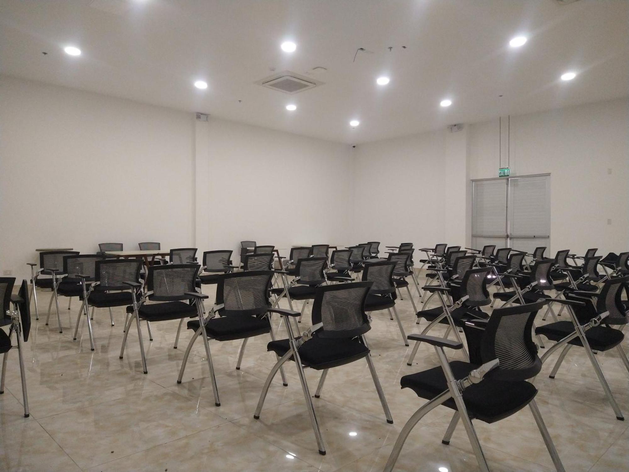 Hotel Royal Elim International Cali Kültér fotó The conference room