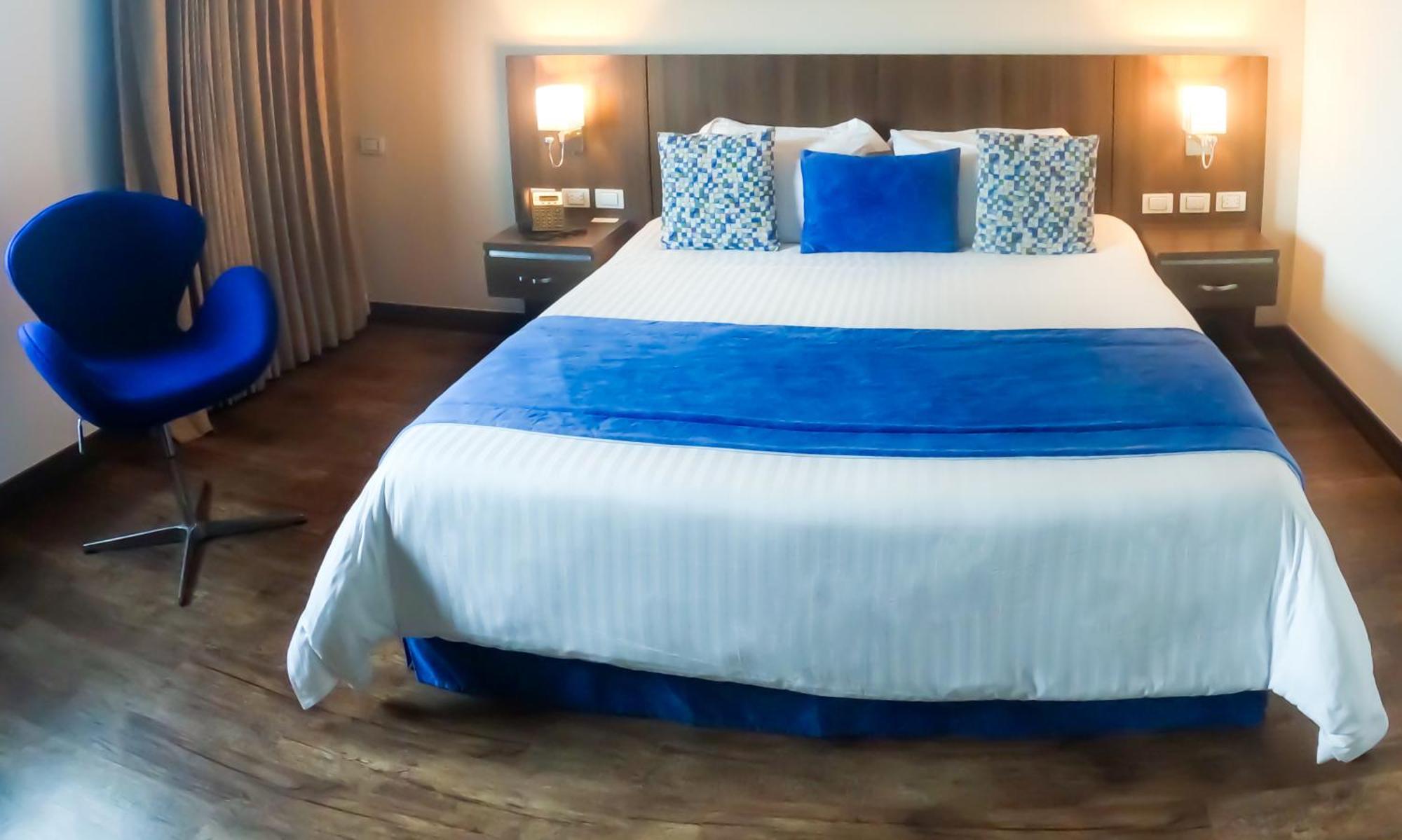 Hotel Royal Elim International Cali Kültér fotó A bedroom at the hotel