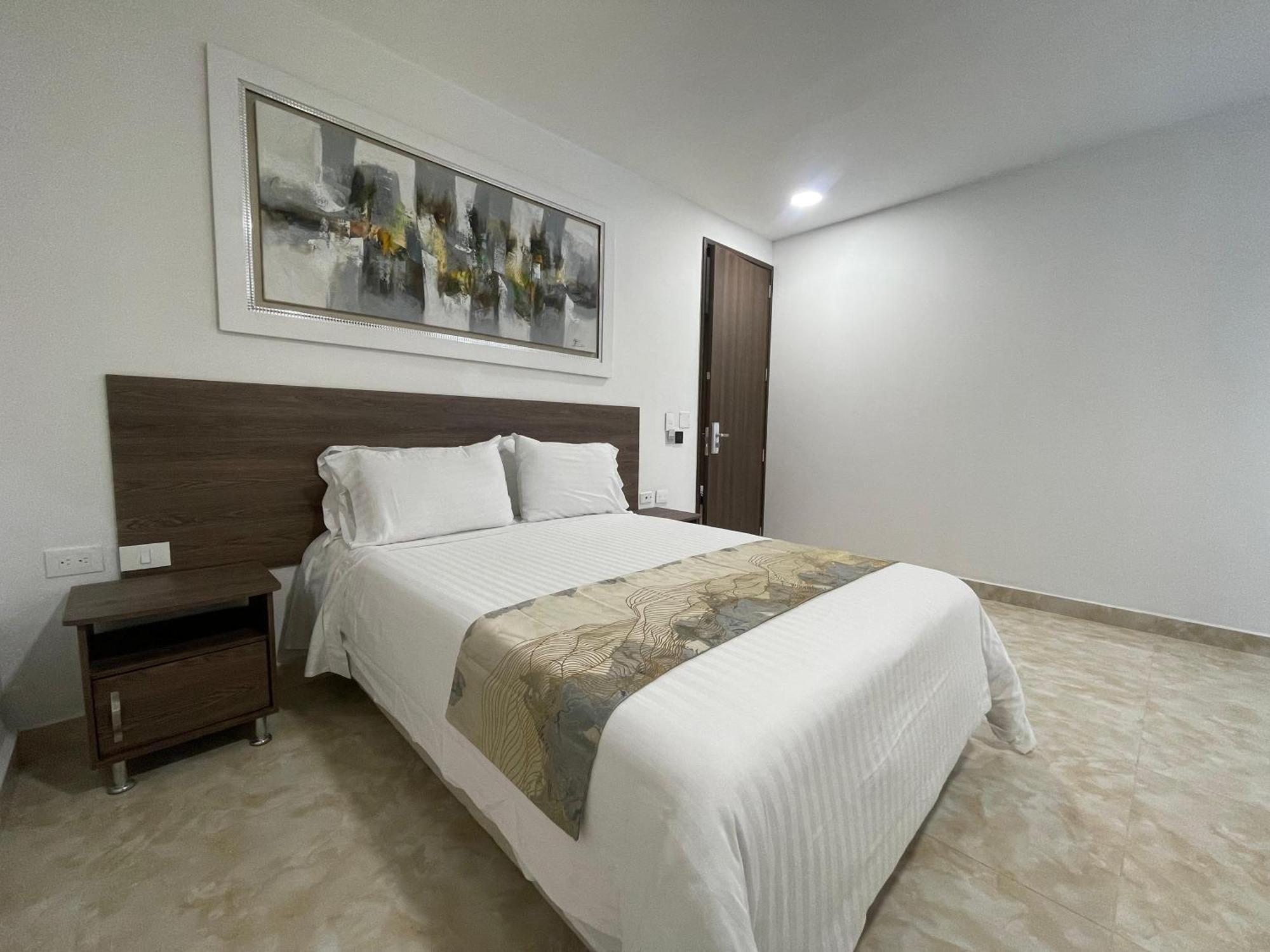 Hotel Royal Elim International Cali Kültér fotó A bedroom in a hotel